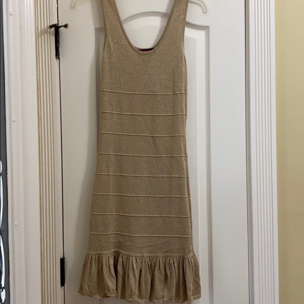 Gold ruffle bottom dress 💛💛